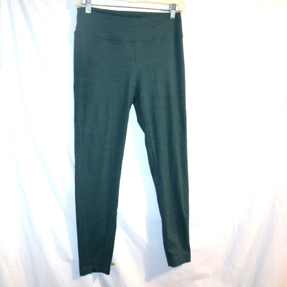 Outdoor Voices TechSweat Core 7/8 Legging in Evergreen - Picture 6 of 12
